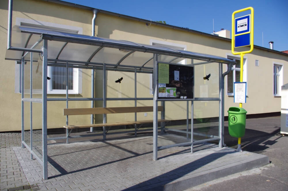 Autobusové zastávky, Služovice